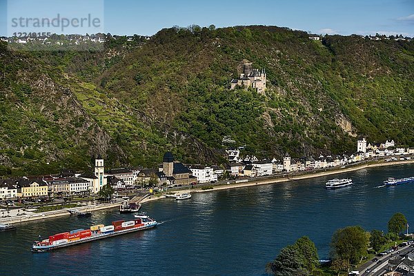 Blick auf St. Goarshausen und Schloss Burg Katz  Rheinland-Pfalz  Deutschland  Europa