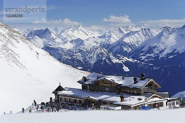 Skihütte Wedelhütte im Winter  Skigebiet Hochzillertal  Kaltenbach Hochfügen  Zillertal  Zillertaler Alpen  Tirol  Österreich  Europa