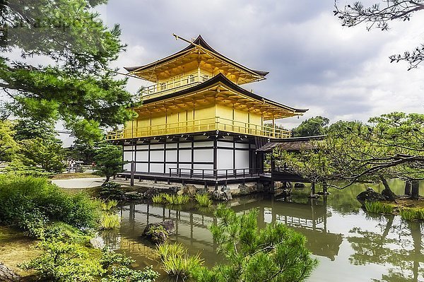Kinkaku-ji  Tempel des Goldenen Pavillons  auch Rokuon-ji  Zen-buddhistischer Tempel  Kyoto  Japan  Asien
