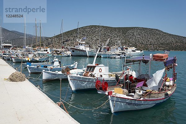 Fischerboote  Hafen  Kilada  Argolis  Peloponnes  Hafen  Griechenland  Europa