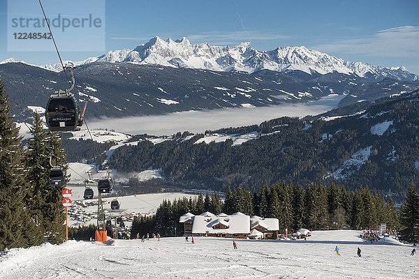 Skipiste mit Skilift am Griesenkareck  1991m  Region Ski amade'  hinter Dachsteinmassiv  Gemeinde Flachau  Salzburger Land  Österreich  Europa
