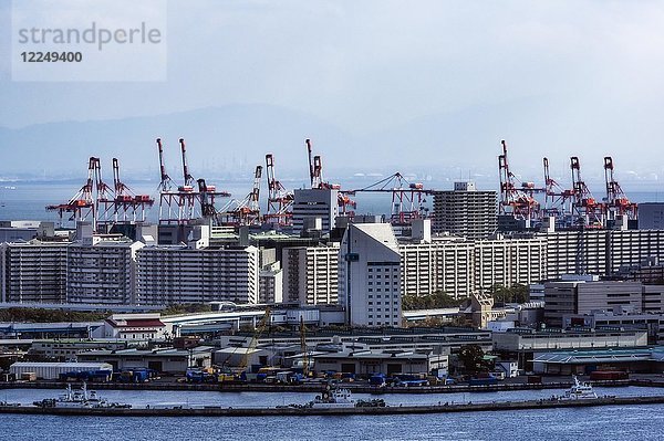 Blick auf den Hafen  Kobe  Japan  Asien