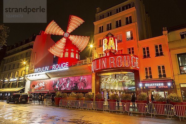 Varieté-Theater Moulin Rouge bei Nacht  Montmartre  Paris  Frankreich  Europa