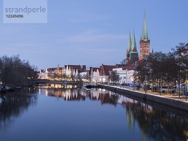 Altstadt  Abenddämmerung  Hansestadt Lübeck  Schleswig-Holstein  Deutschland  Europa