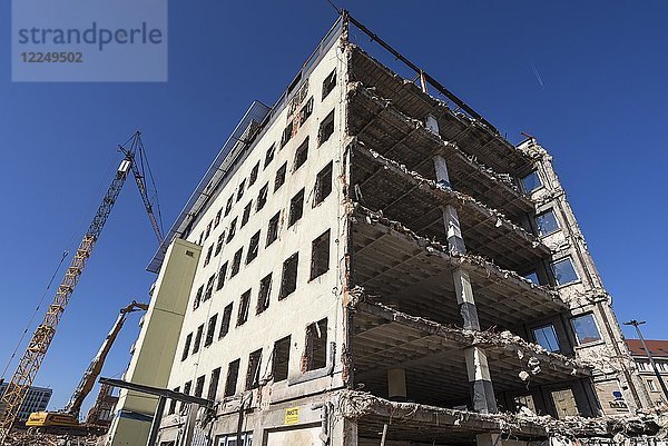 Abriss des Verwaltungsgebäudes des ehemaligen Hauptpostamtes  Nürnberg  Mittelfranken  Bayern  Deutschland  Europa