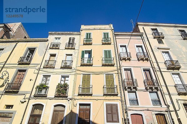 Alte Häuser in der Altstadt von Cagliari  Sardinien  Italien  Europa