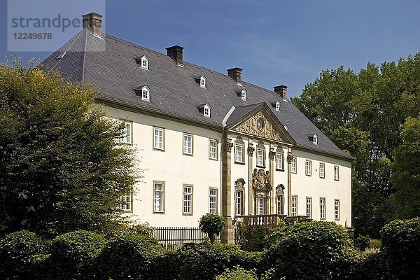 Schloss Alme  Brilon  Sauerland  Nordrhein-Westfalen  Deutschland  Europa