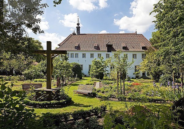 Kloster mit Klostergarten  Werne  Nordrhein-Westfalen  Deutschland  Europa