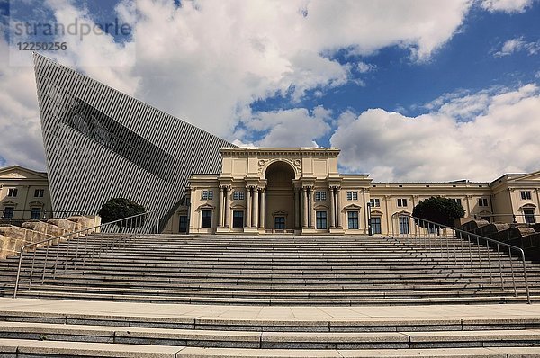 Militärhistorisches Museum der Bundeswehr  Hauptgebäude mit Keilskulptur  Architekt Daniel Libeskind  Dresden  Sachsen  Deutschland  Europa
