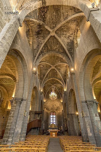 Abteikirche Saint Marcellin des Dorfes Chanteuges  Departement Haute Loire  Auvergne  Frankreich  Europa