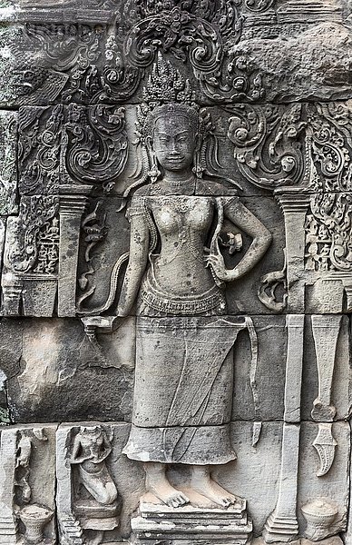 Apsara-Schnitzerei im Bayon-Tempel  Angkor Thom  Kambodscha  Asien