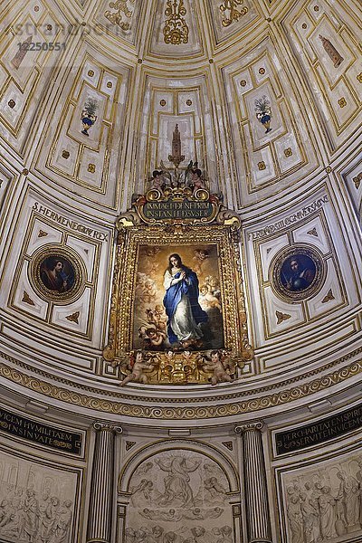 Kuppel im Kapitelsaal mit dem Bild Die Unbefleckte Empfängnis  von Bartolomé Esteban Murillo  Kathedrale von Sevilla  Sevilla  Andalusien  Spanien  Europa