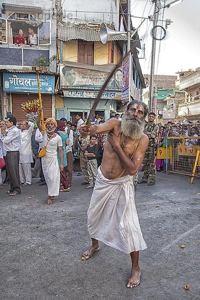 Sadhus während des Hindu-Festes Kumbh Mela  Ujjain  Indien  Asien