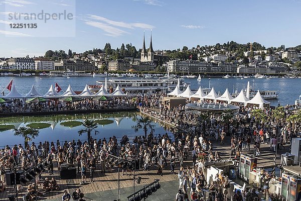 Blick auf das 25. Blue Balls Festival Luzern  Schweiz  Europa