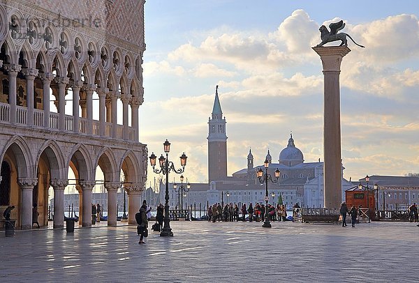 Piazzetta mit Dogenpalast  auf der Rückseite der Insel San Giorgio  Venedig  Italien  Europa
