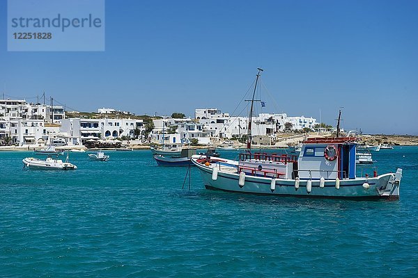 Stadtansicht mit Booten auf dem Meer  Kato Koufonissi  Griechenland  Europa