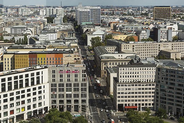 Blick vom DB-Tower auf den Leipziger Platz und die Leipziger Straße  vorne links Mall of Berlin  Berlin  Deutschland  Europa