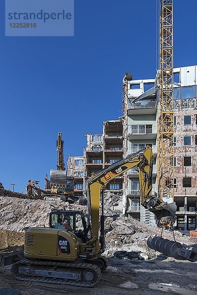 Bagger bei Abbrucharbeiten  Verwaltungsgebäude des ehemaligen Hauptpostamtes  Nürnberg  Mittelfranken  Bayern  Deutschland  Europa