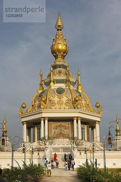 Maha Rattana Chedi des Wat Thung Setthi  Khon Kaen  Isan  Thailand  Asien