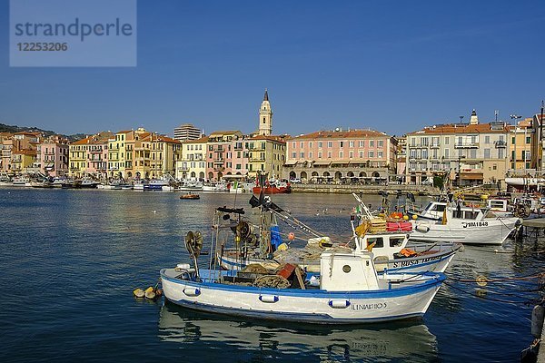 Hafen mit Fischerbooten  Imperia  Riviera di Ponente  Ligurien  Italien  Europa