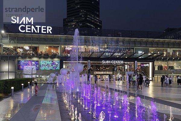 Siam Center bei Nacht  Einkaufszentrum  Maha Nakhon  Bangkok  Thailand  Asien