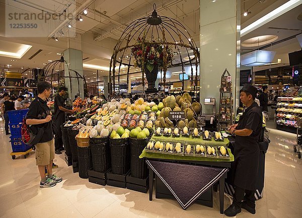 Marktstand mit Früchten auf dem Gourmet-Markt  Siam Paragon Shopping Centre  Pathum Wan District  Bangkok  Thailand  Asien