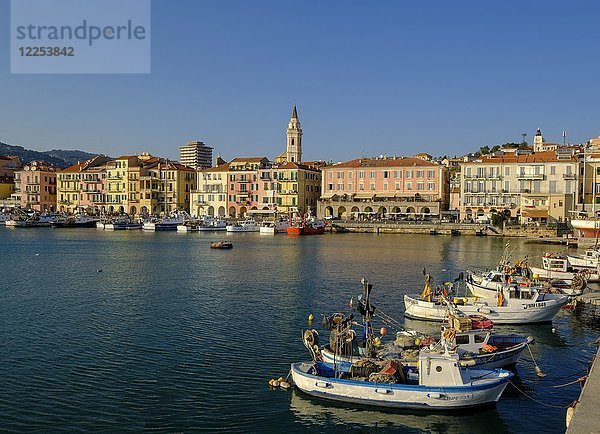 Hafen mit Fischerbooten  Imperia  Riviera di Ponente  Ligurien  Italien  Europa