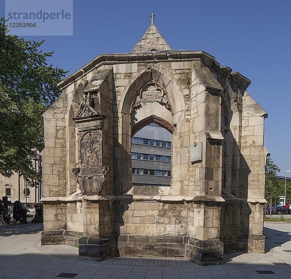 Nikolaikapelle mit Chor von 1325  ältestes erhaltenes Gebäude von Hannover  Niedersachsen  Deutschland  Europa