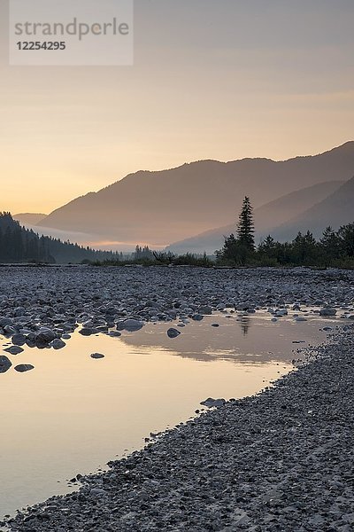 Obere Isar  Morgenstimmung  Vorderriss  Bayern  Deutschland  Europa