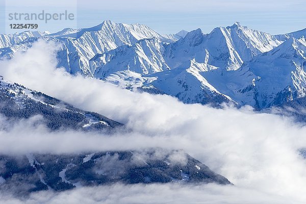 Zillertaler Alpen im Winter  vom Hochzillertal  Kaltenbach  Zillertal  Tirol  Österreich  Europa