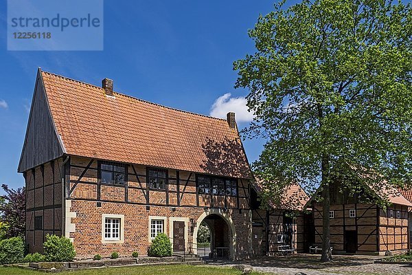 Hunnenpforte  ehemaliges Torhaus von Stift Asbeck  Legden  Asbeck  Münsterland  Nordrhein-Westfalen  Deutschland  Europa