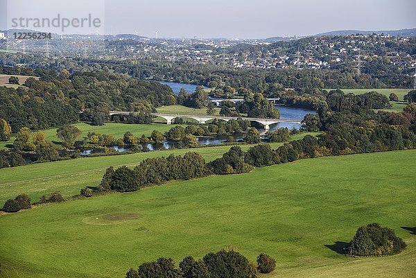 Ruhrtal  Fluss Ruhr  Herbede  Witten  Ruhrgebiet  Nordrhein-Westfalen  Deutschland  Europa