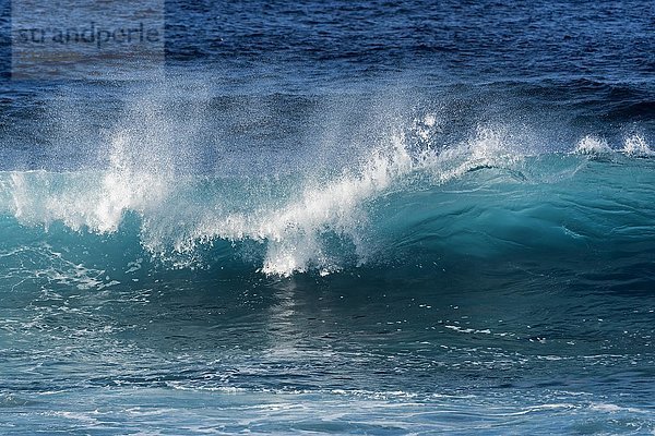 Surfen im Pazifischen Ozean  Osterinsel  Valparaiso  Chile  Polynesien  Ozeanien  Südamerika