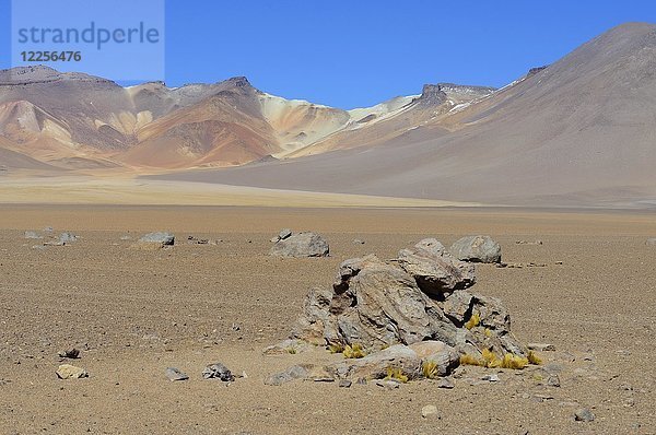 Landschaft in Pastellfarben auf dem Altiplano  Reserva Nacional de Fauna Andina Eduardo Abaroa  Sur Lípez  Potosí  Bolivien  Südamerika