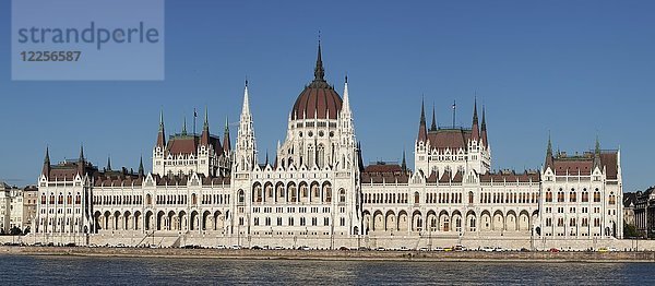 Parlament  Pest  Budapest  Ungarn  Europa