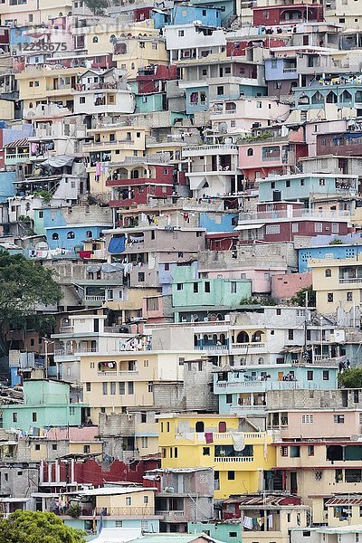 Bunte Häuser  Slum Jalousie  Pétionville  Port-au-Prince  Ouest  Haiti  Mittelamerika