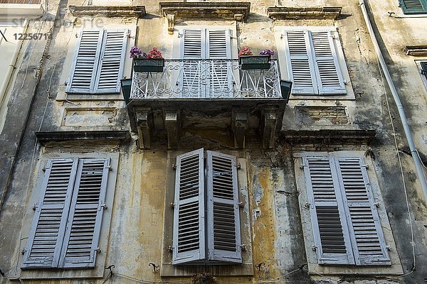 Hausfront in der Altstadt von Korfu  Ionische Inseln  Griechenland  Europa