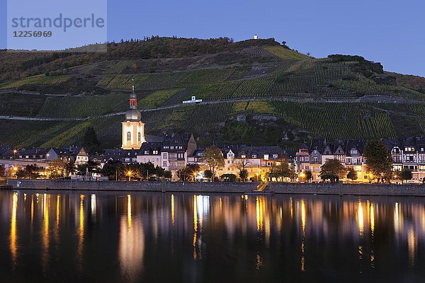 Zell an der Mosel  Collis Tower  Nachtansicht  Rheinland-Pfalz  Deutschland  Europa