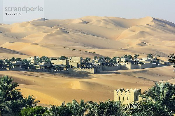 Hotel Qasr Al Sarab  inmitten von Sanddünen  Wüste Rub al-Khali  Abu Dhabi  Vereinigte Arabische Emirate  Naher Osten  Asien