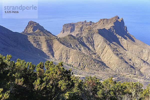 Risco de Tejeleche  Blick von Los Barranquillos im Nationalpark Garajonay  bei Vallehermoso  La Gomera  Kanarische Inseln  Spanien  Europa