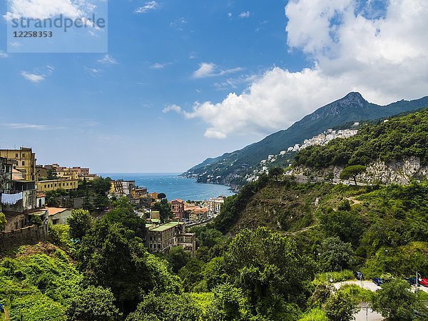 Blick auf Vietri sul Mare  Provinz Salerno  Halbinsel Sorrent  Amalfiküste  Kampanien  Italien  Europa