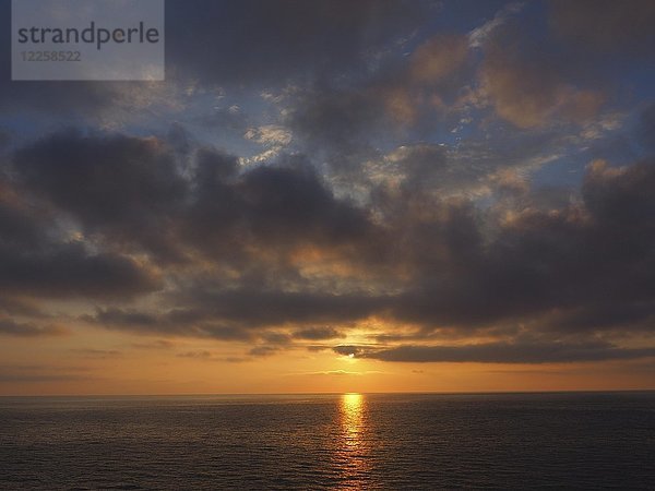 Sonnenuntergang über dem Meer  Forio  Ischia  Kampanien  Italien  Europa