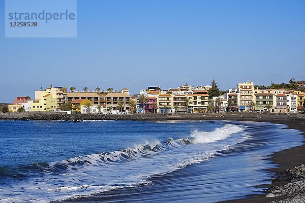 Schwarzer Lavastrand mit Brandung  La Playa  Valle Gran Rey  La Gomera  Kanarische Inseln  Spanien  Europa