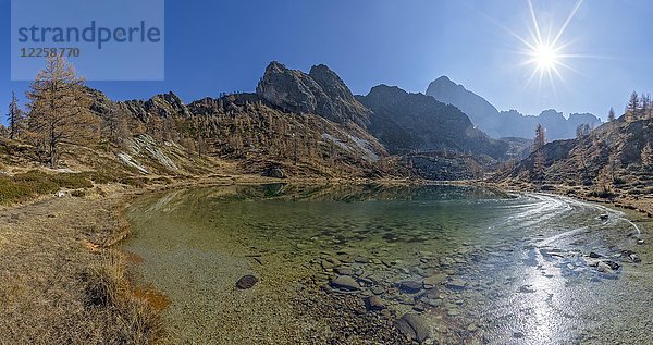 Bergsee im Herbst  Lago Nero  Valle Maira  Piemonte  Italien  Europa