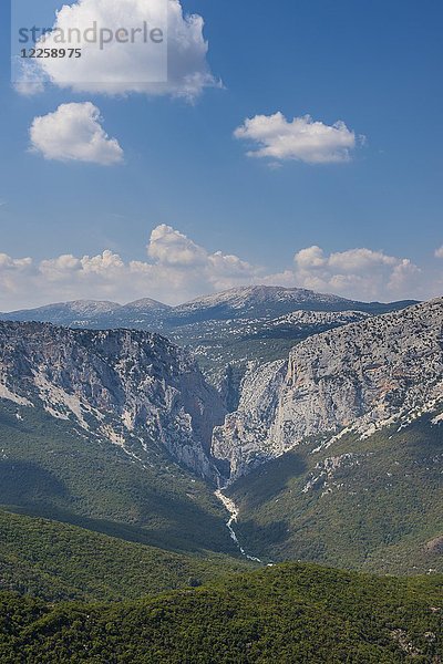 Schroffes Hinterland der Ostküste Sardiniens  Italien  Europa