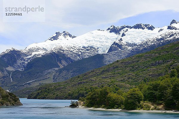 Landenge zwischen dem Lago General Carrera und dem Lago Bertrand  bei El Maitén  Región de Aysén  Chile  Südamerika