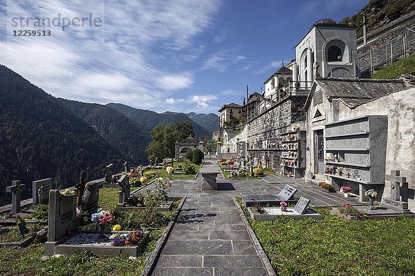 Friedhof  Comologno  Onsernonetal  Kanton Tessin  Schweiz  Europa