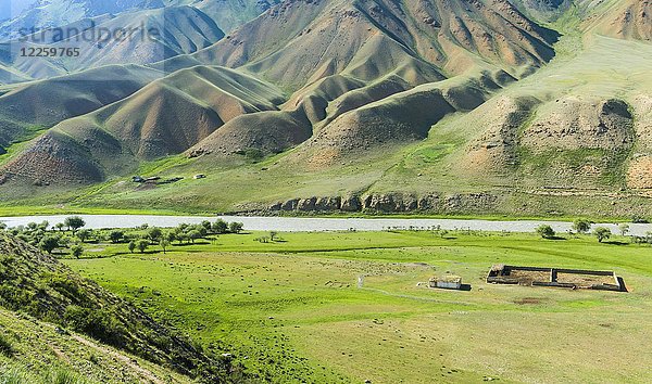Berglandschaft am Fluss Naryn  Naryn-Schlucht  Region Naryn  Kirgisistan  Asien