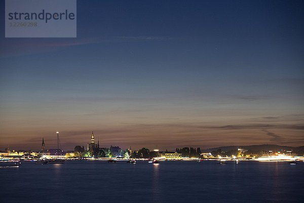 Abendstimmung  Blick über den Bodensee auf Konstanz bei Münster  Thurgau  Schweiz  Europa