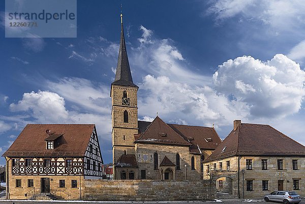 Pfarrkirche St. Walburga  mit Pfarrsaal und Bibliothek  Kirchröttenbach  Mittelfranken  Bayern  Deutschland  Europa